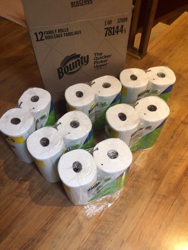 Click to view full screen Bounty Quick Size Paper Towels. White. 8 Family Rolls = 20 Regular Rolls photo review