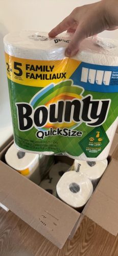 Click to view full screen Bounty Quick Size Paper Towels. White. 8 Family Rolls = 20 Regular Rolls photo review